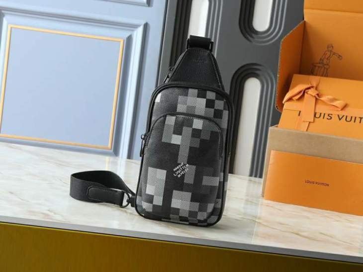 Picture of Louis Vuitton Mens Bags _SKUfw205837989fw